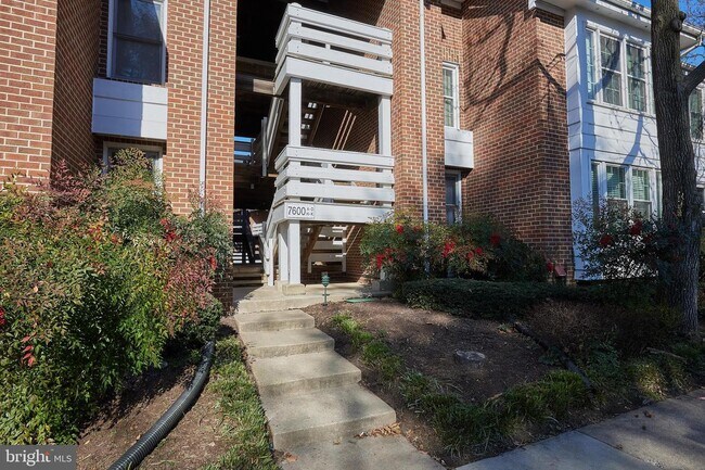 Foto del edificio - 7600 Lakeside Village Dr