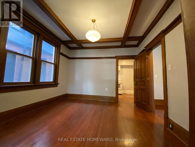 Building Photo - 15 Simpson Ave