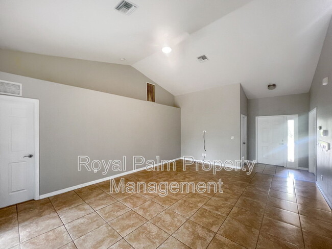 Building Photo - 731 Da Vinci Ave S