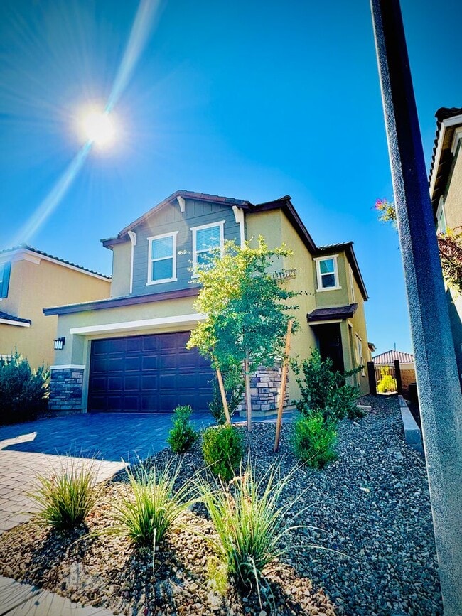 Building Photo - 2563 Boboviste St