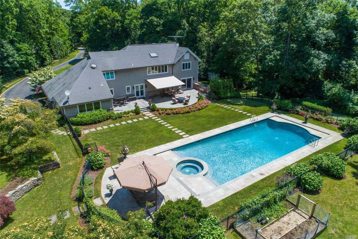 Foto principal - 317 W Neck Rd