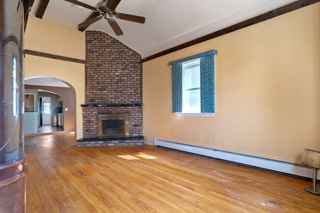 Building Photo - 2419 Riverside Dr