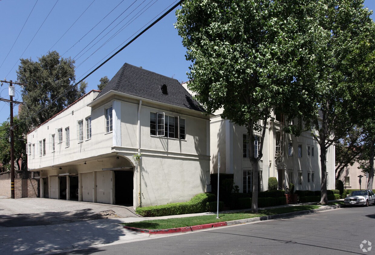 Building Photo - 153 Linden Dr