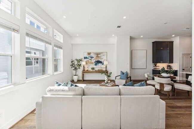 Building Photo - 2125 Hoskins Dr