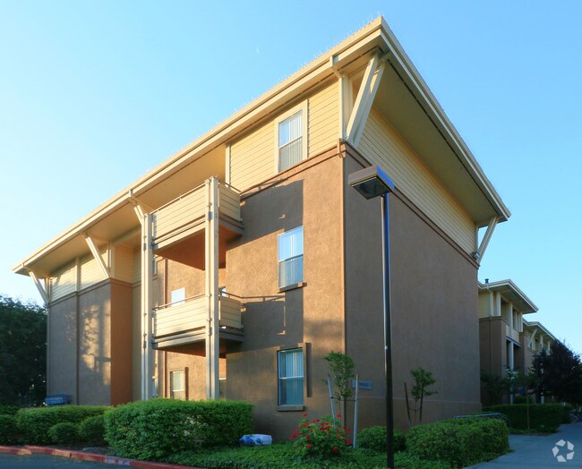 Foto del edificio - Primero Grove Student Apartments