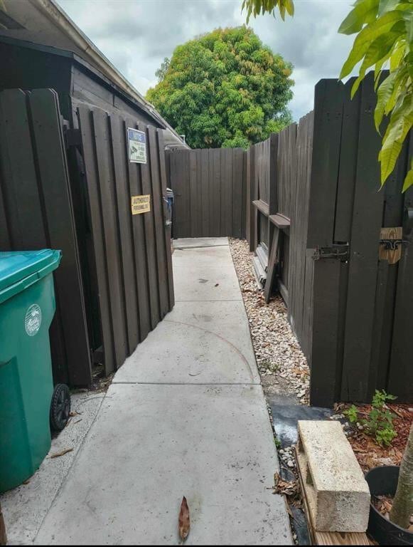 Building Photo - 5741 SW 24th Ave