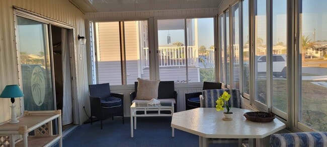 zona de estar - 3618 Stockton Rd