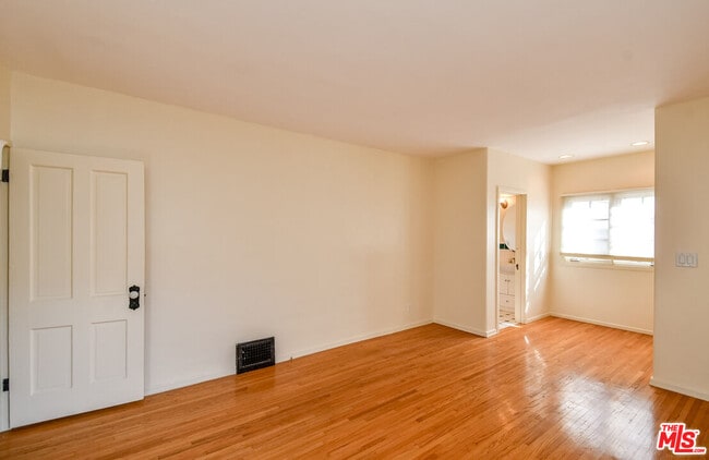 Building Photo - 2814 Fleur Dr