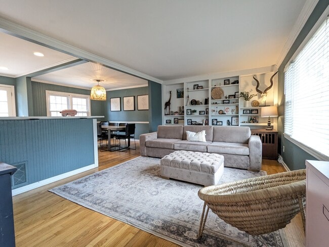 Building Photo - 110 Melbourne Ln