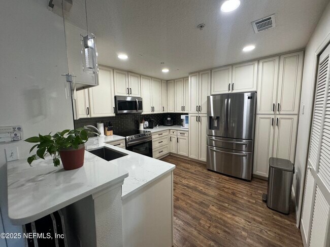 Building Photo - 9556 Armelle Way