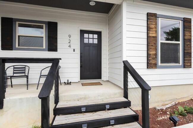 Foto del edificio - 924 Scenic Hills Dr
