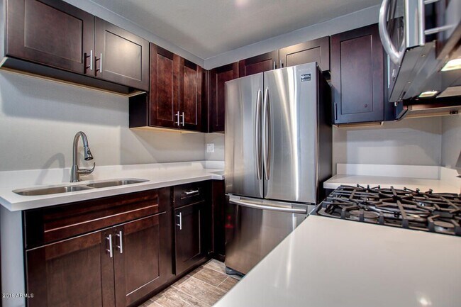 Building Photo - Encanto Triplex
