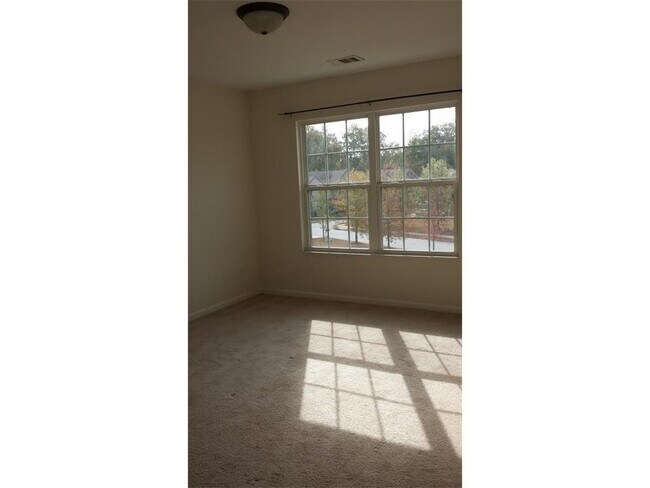 Building Photo - 410 Broadmore Sq
