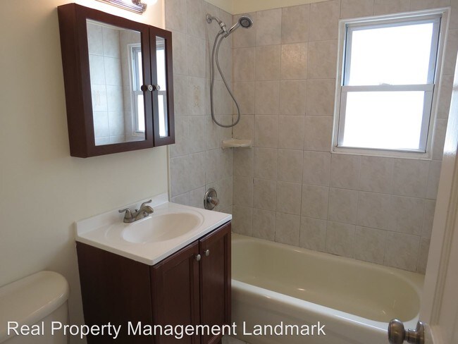 Building Photo - 4 br, 2 bath House - 34 Oakwood Avenue