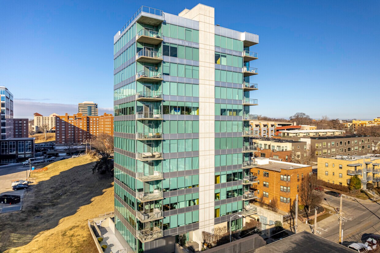 Foto principal - 4646 Broadway St