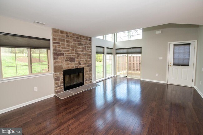 Building Photo - 308 Green Meadow Ln