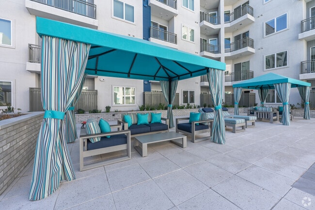 Cabanas - Aura Vegas Apartments