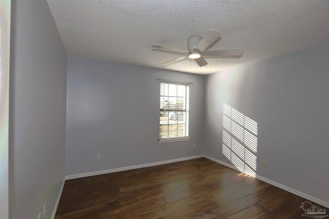 Foto del edificio - 648 Green Pine Dr