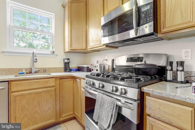 Building Photo - 3819 Watkins Mill Dr