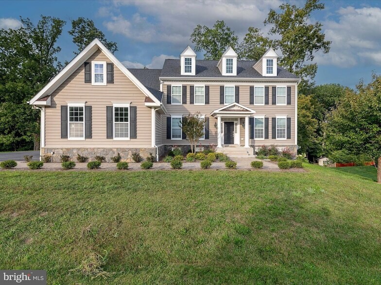 Primary Photo - 171 Lackawanna Ln