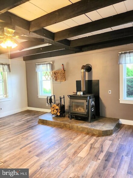 Building Photo - 349 Detterline Dr