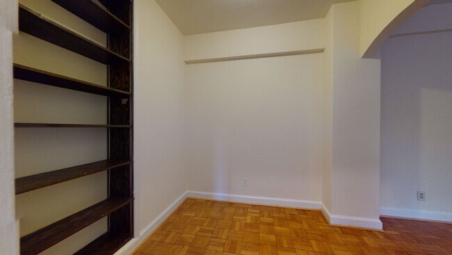 Foto del edificio - Foggy Bottom Efficiency W/Roofdeck & Garde...