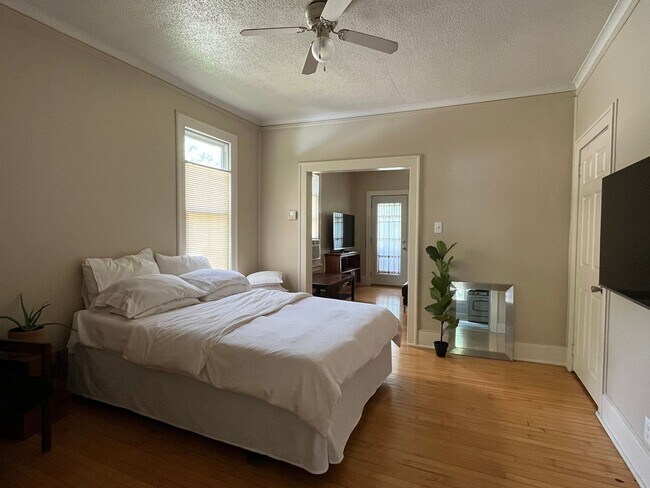 Foto del edificio - Charming, Sweet Home For Rent!