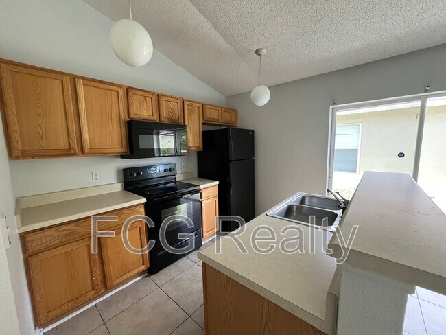 Building Photo - 2049 Whispering Trails Blvd