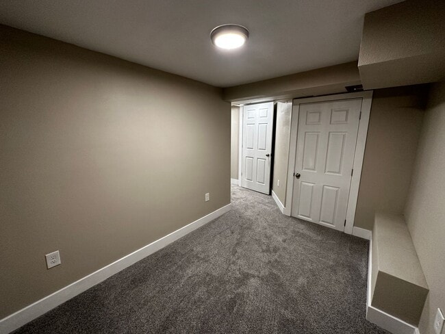 Building Photo - SW 6th Triplex