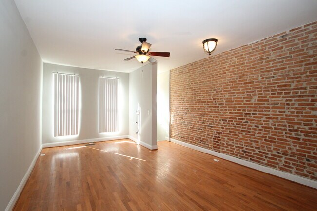 Foto del edificio - Updated & Lovely Harwood 3bd/1ba rowhome w...