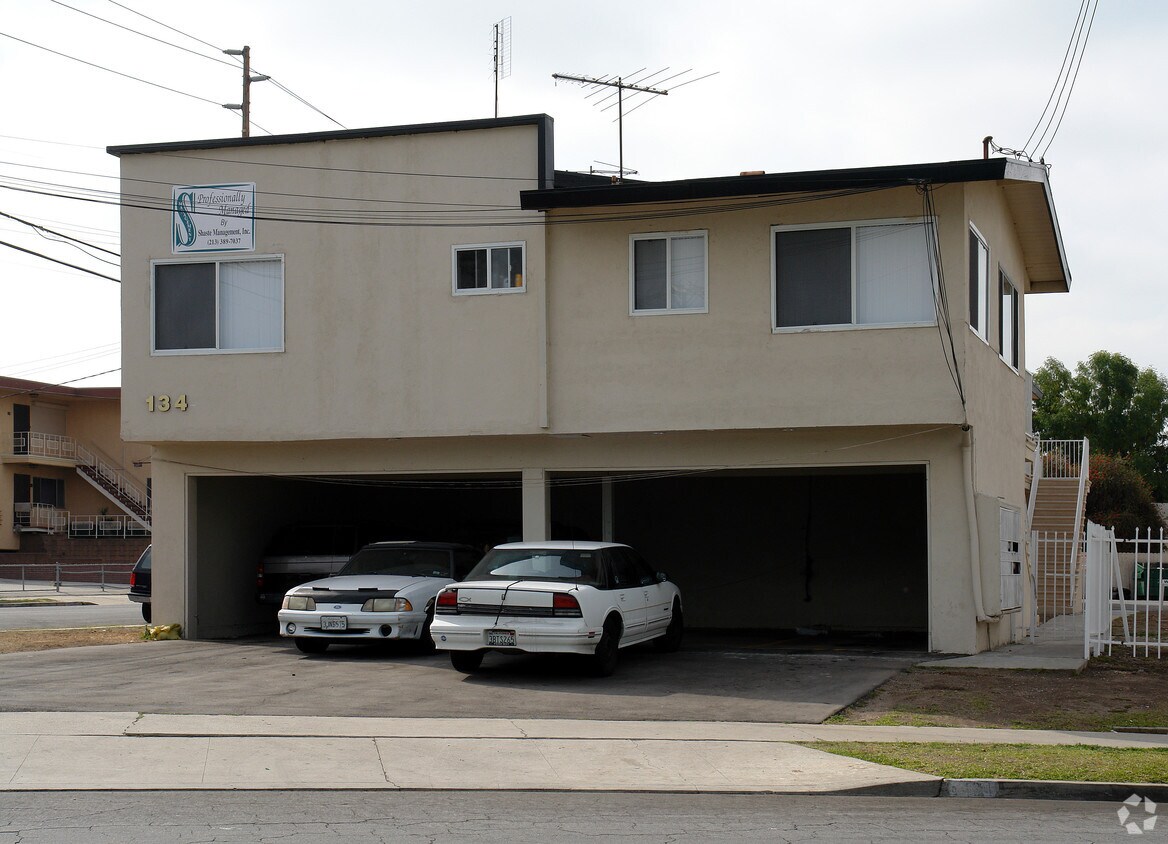 Building Photo - 132 E Hazel St