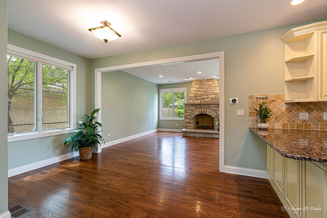 Building Photo - 1430 Oakwood Ave