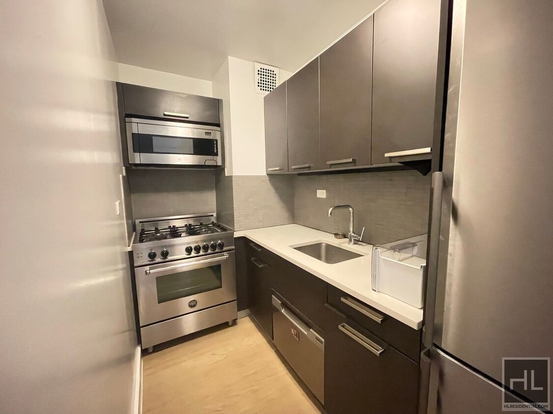 Primary Photo - East 39th Street