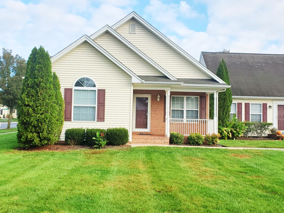 Primary Photo - 1001 Sandstone Ct