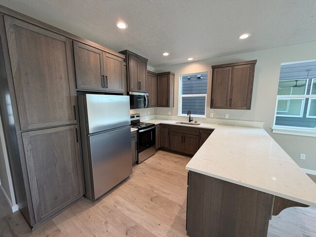 Building Photo - 1121 Sally Ln