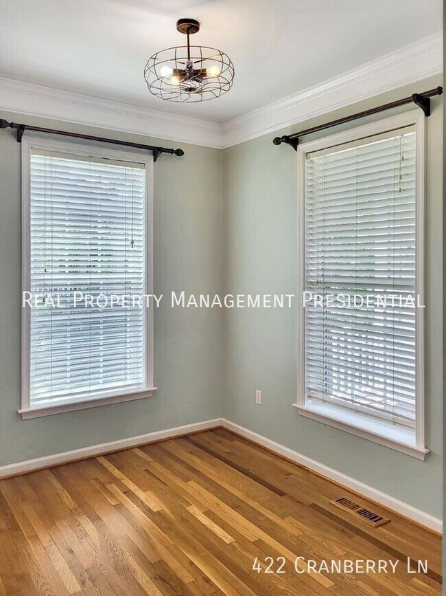 Foto del edificio - 422 Cranberry Ln