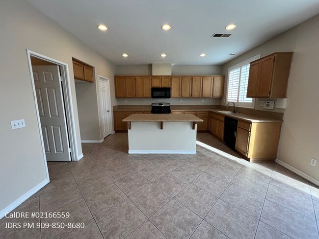 Building Photo - Eastvale 4 bedroom Home