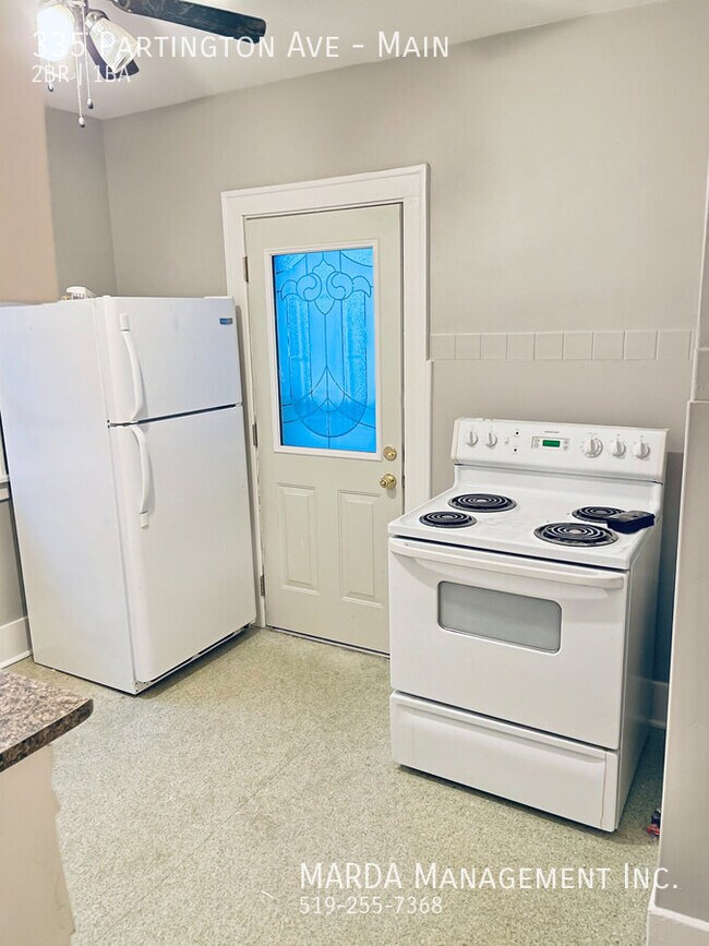 Photo du bâtiment - SPACIOUS 2 BED/1 BATH UNIT MAIN FLOOR + HYDRO AND GAS