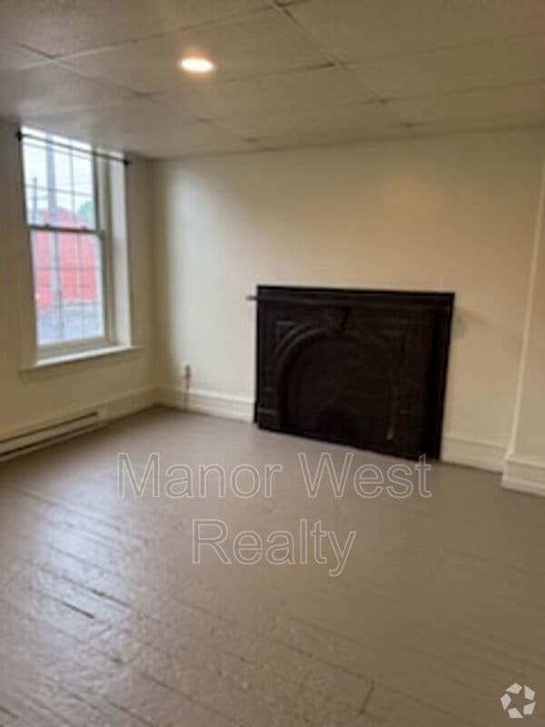 Building Photo - 207 W Market St