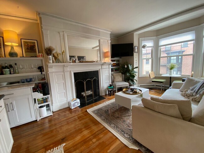 Building Photo - 92 Pinckney St