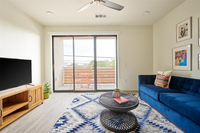 Foto del edificio - 4811 Woodrow Ave