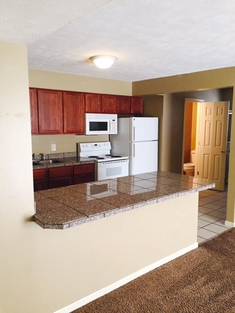 kitchen - 4320 Edison Cir