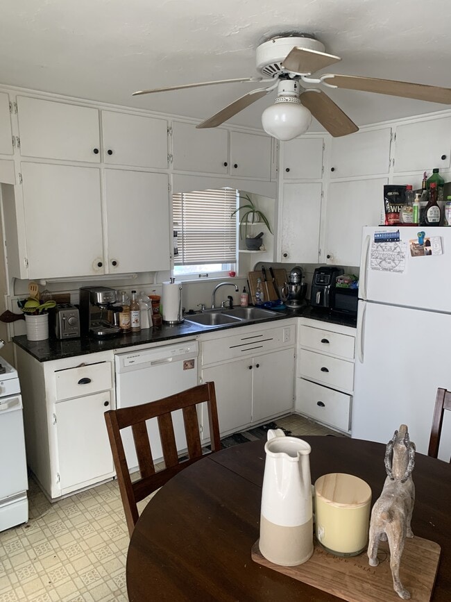 Building Photo - 1013 W 9th Ave