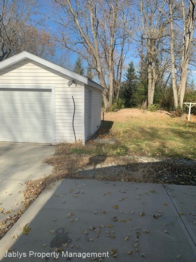 Foto del edificio - 3 br, 2 bath House - 2416 Van Buskirk Rd