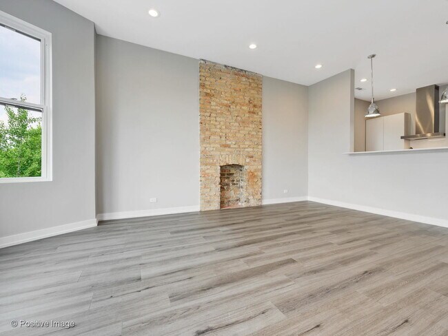 Foto del edificio - 3945 N Greenview Ave