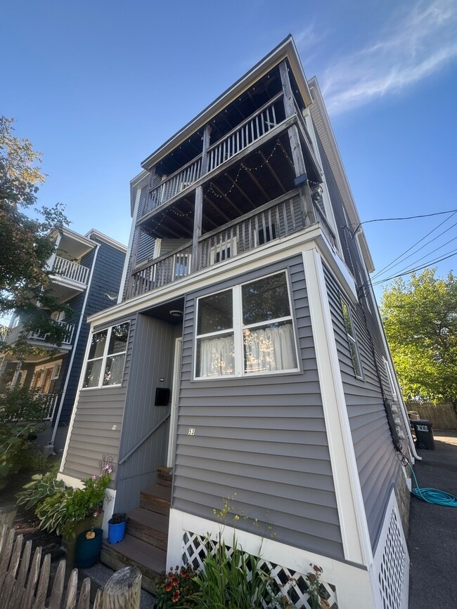 Building Photo - 53 Hinckley St