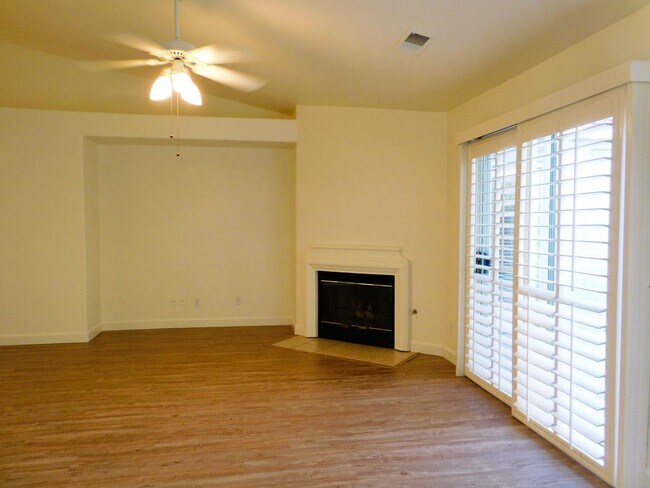 Foto del edificio - 7466 N Hayston Ave