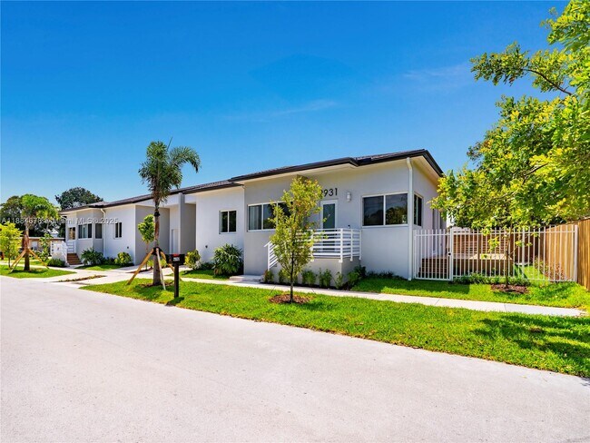 Building Photo - 2931 SW 12th Ave