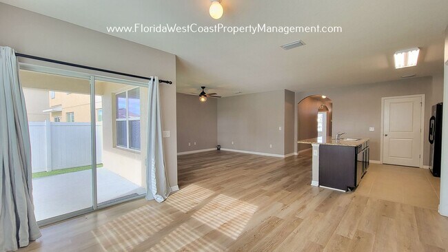 Foto del edificio - LOVELY 3 BEDROOM/2 BATH HOME WITH FENCED YARD! WILLOW WALK- PALMETTO!!!