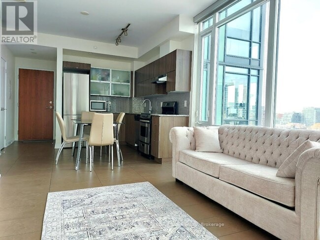 Building Photo - 170 Fort York Blvd